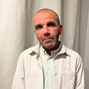 Homme de ménage Michael réside à Lorris loiret
