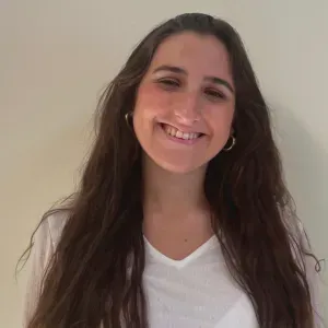 Licenciada e mestre em Química.