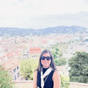 Experienced babysitter and housekeeping looking  for a job
