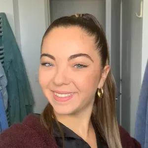 Bonjour, je m'appelle Lina Léger 😀