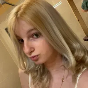 Baby-sitter sérieuse et disponible à domicile