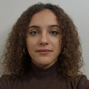 Studentessa offre ripetizioni e aiuto compiti per ragazzi