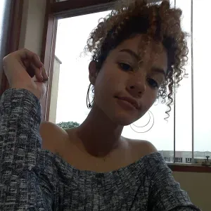 Família amorosa que quer cuidar do seu animal de estimação