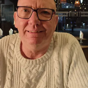 AIME LE CONTACT AVEC LES ANIMAUX  ,HABITE VITROLLES 13127