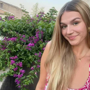 Baby-sitter étudiante expérimentée et étudiante