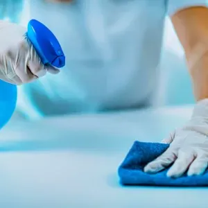 Ménages / poussières /sanitaire/cuisiner un peu 