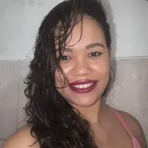 Cuidadora compassiva em carregado