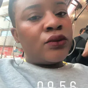 Bonjour, je suis disponible pour travailler dans votre appar