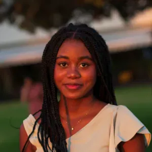 Tenho um irmão de 11 anos, e já cuidei de crianças antes.