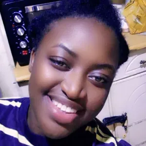 Peço uma oportunidade  de emprego eu vivo bem longe 