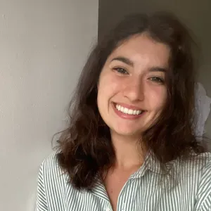 Femme de ménage souriante et travaillante ! 