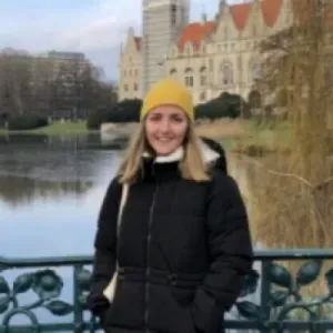 Tierlieber Studentin mit viel Zeit in den Semesterferien