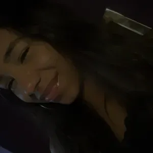 Étudiante aidant au devoir dans le 94