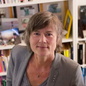Aide aux personnes âgées, dame de compagnie