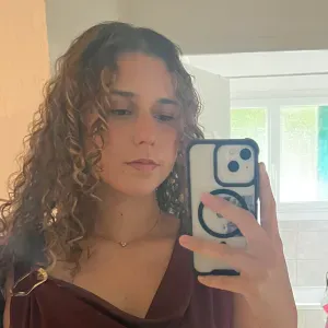 Jeune aide-ménagère sérieuse à Nice  dispo le matin