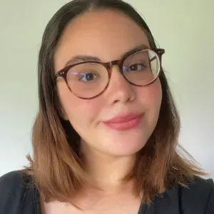 Baby-sitter disponible à Brest