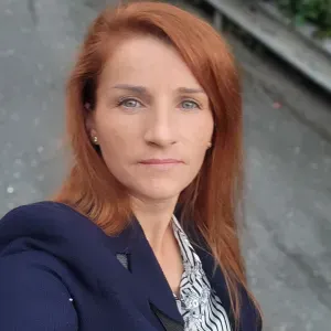 Addetta pulizie  appartamenti 