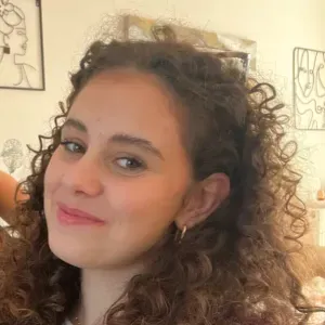 Baby sitter motivée et solaire à Dijon 