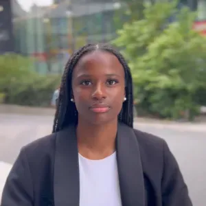 Jeune baby-sitter sérieuse et motivé disponible à Paris.