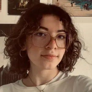 Bonjour, jeune baby-sitter située à Amiens !