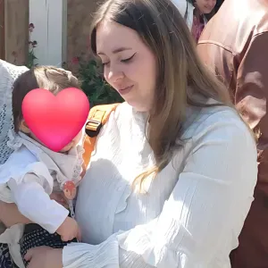 Babysitter expérimentée disponible pour garde d'enfants