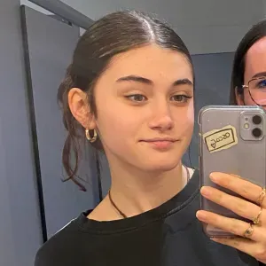 Baby-sitter attentive et répondant à vos besoin.