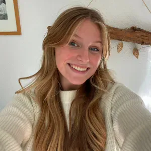 Garde d'enfants par future enseignante bienveillante