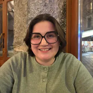 Baby-sitter grenobloise, créatrice d'arc-en-ciel