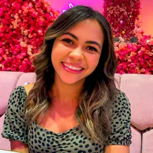 Baby-sitter com experiência profissional no brasil 2 anos 