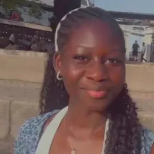 Jeune baby-sitter Expérimentée - dispo sur Paris et plus