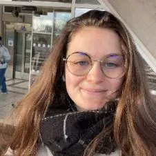 Je suis disponible pour garder vos enfants chez vous