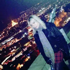 baby-sitter joyeuse et créative