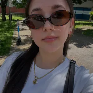 Babysitter meiga com alguma experiência 
