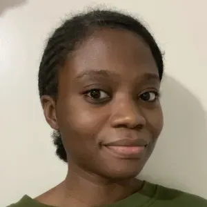 Baby-sitter disponible dès maintenant 