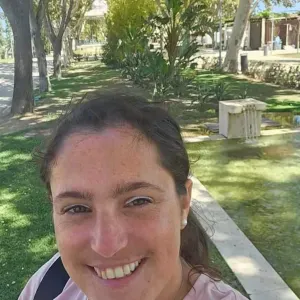 Empregada de limpeza responsável na zona de torres novas