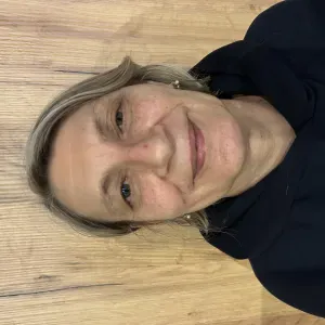 Femme de ménagère avec expérience infirmière