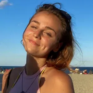 Baby-sitter disponible toute l'annee