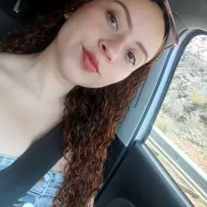 J'offre une aide à domicile aux personnes âgées.