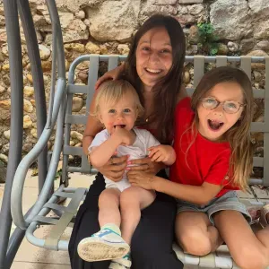 Jeune baby-sitter sérieuse et expérimentée