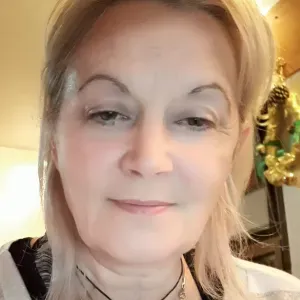 Procuro empregada doméstica Sesimbra