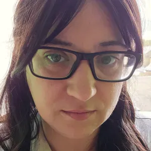 Aide soignante empathique et patient avec expérience