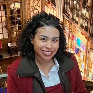 Cuidadora de idosos com experiência em saúde no Porto