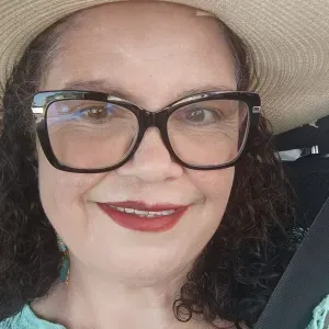 Babysitter, responsável e experiente.