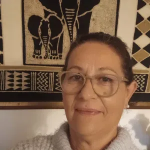 Babysitter/técnica de ação educativa com experiência -Gaia