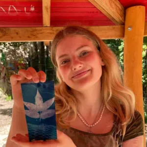 Bald Sozialarbeit-Studentin mit Herz für Kinder