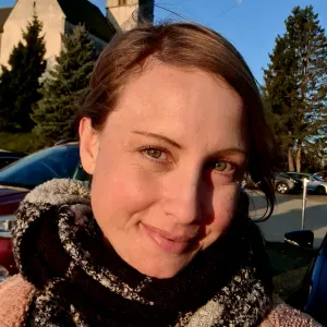 Kinderspielbetreuerin und Haushaltshilfe