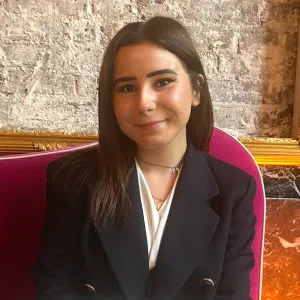 Baby-sitter à Paris et à Lamorlaye