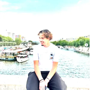 Garde d'enfants sérieuse et disponible