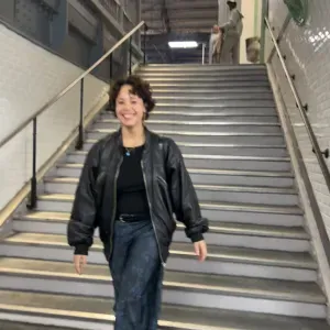 Étudiante à Paris, à l'aise avec enfants de toute âges 