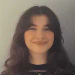 Étudiante douce pour visites et balades d'animaux